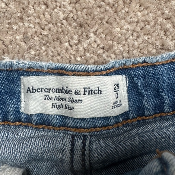 Abercrombie & Fitch The Mom Short High Rise - Picture 3 of 3